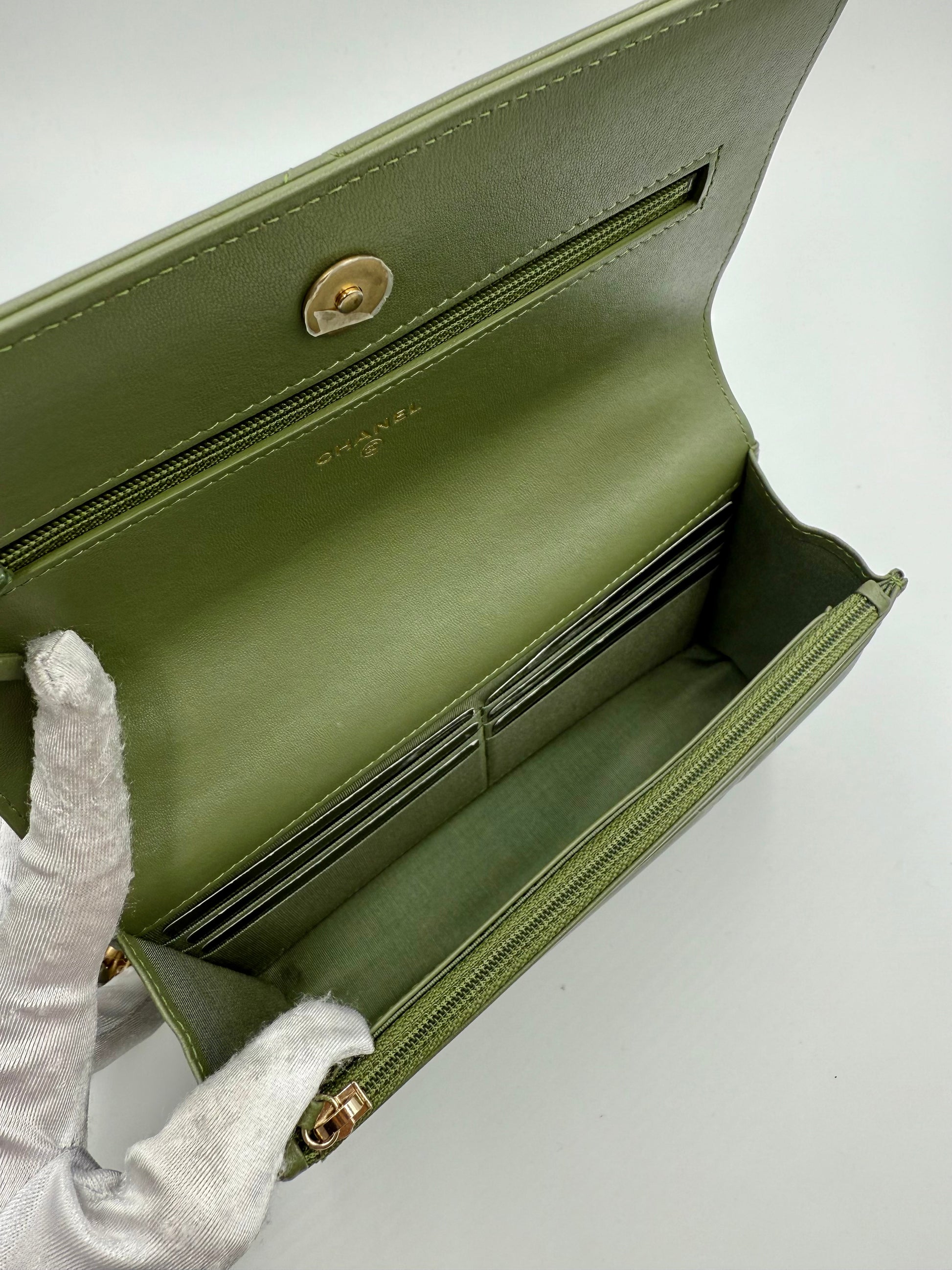 Chanel 19 WOC
