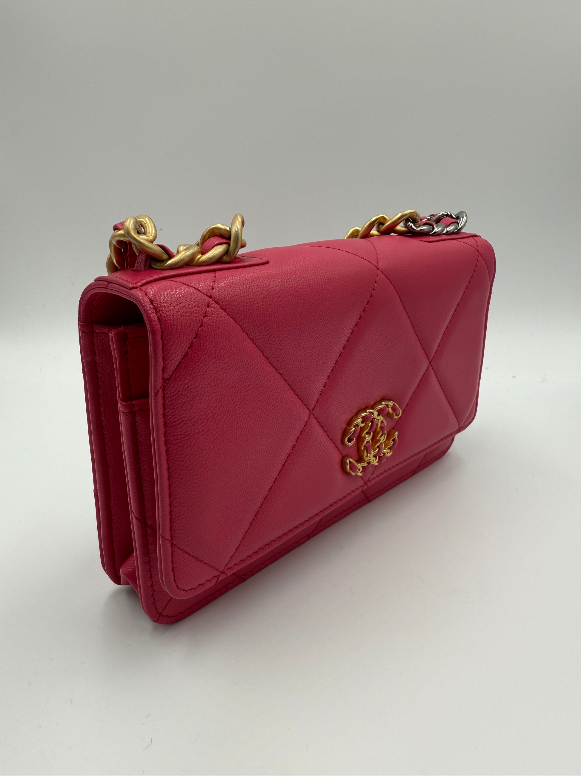 Chanel 19 WOC