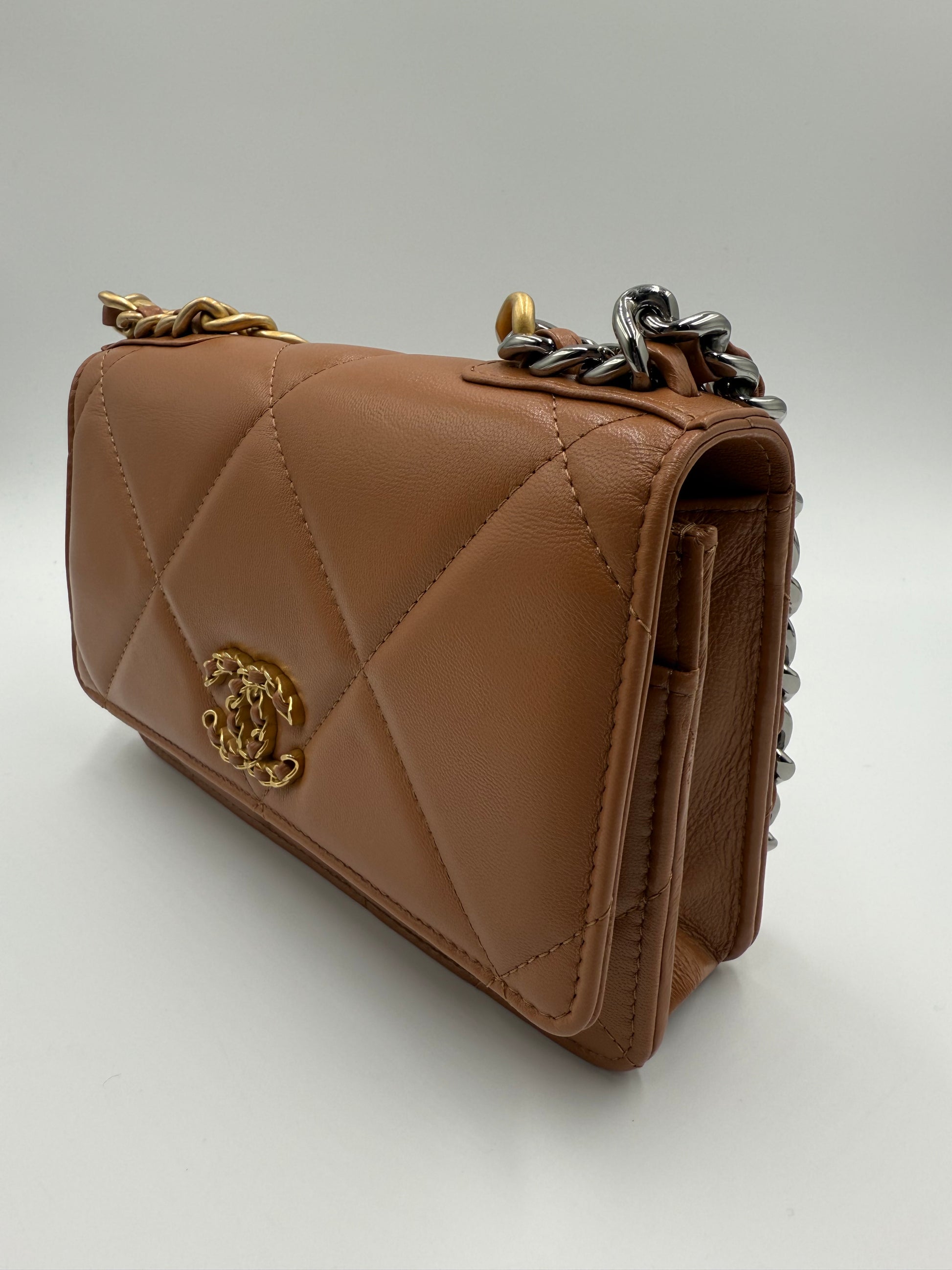Chanel 19 WOC