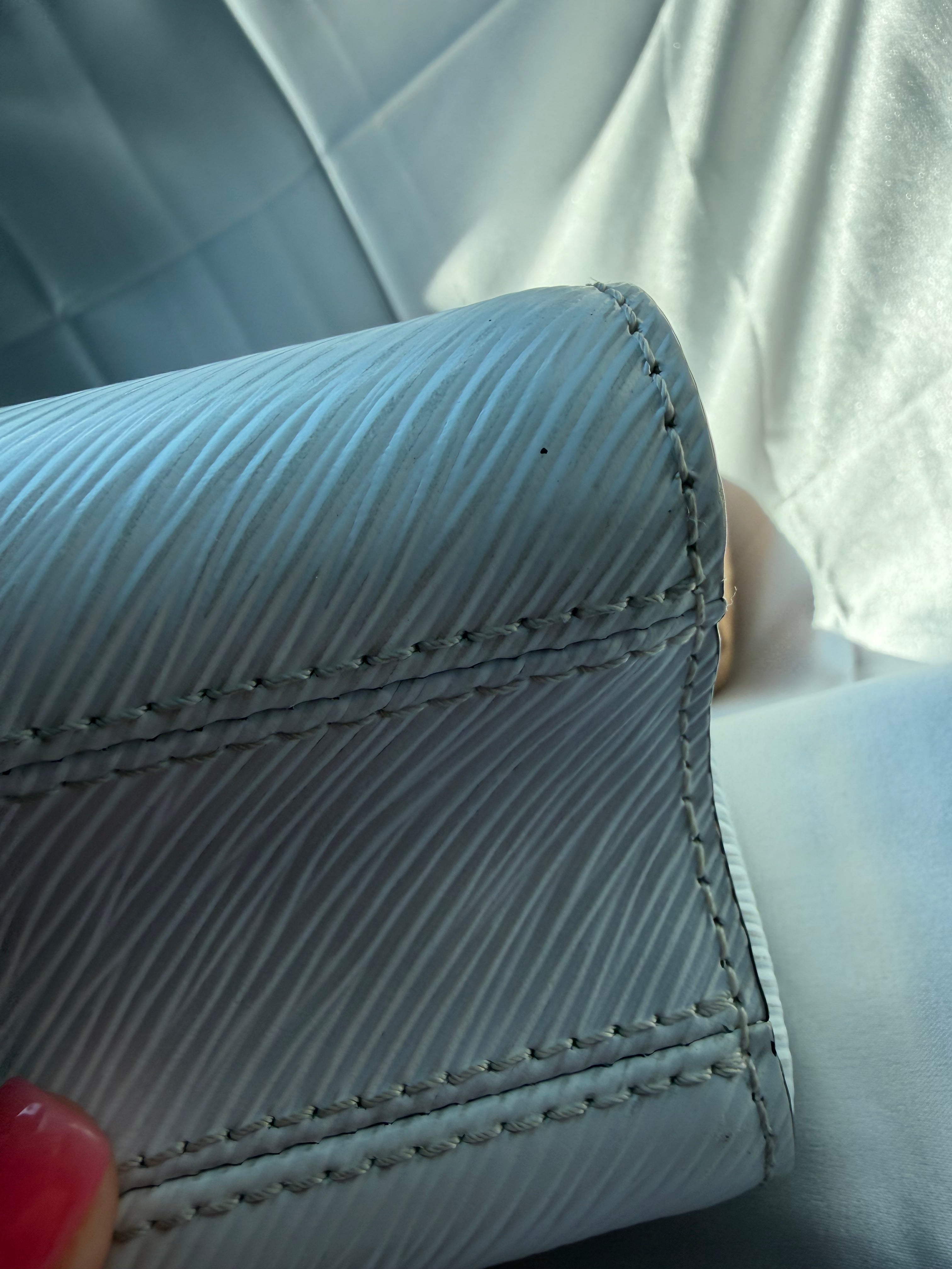 Louis Vuitton Epi Twist