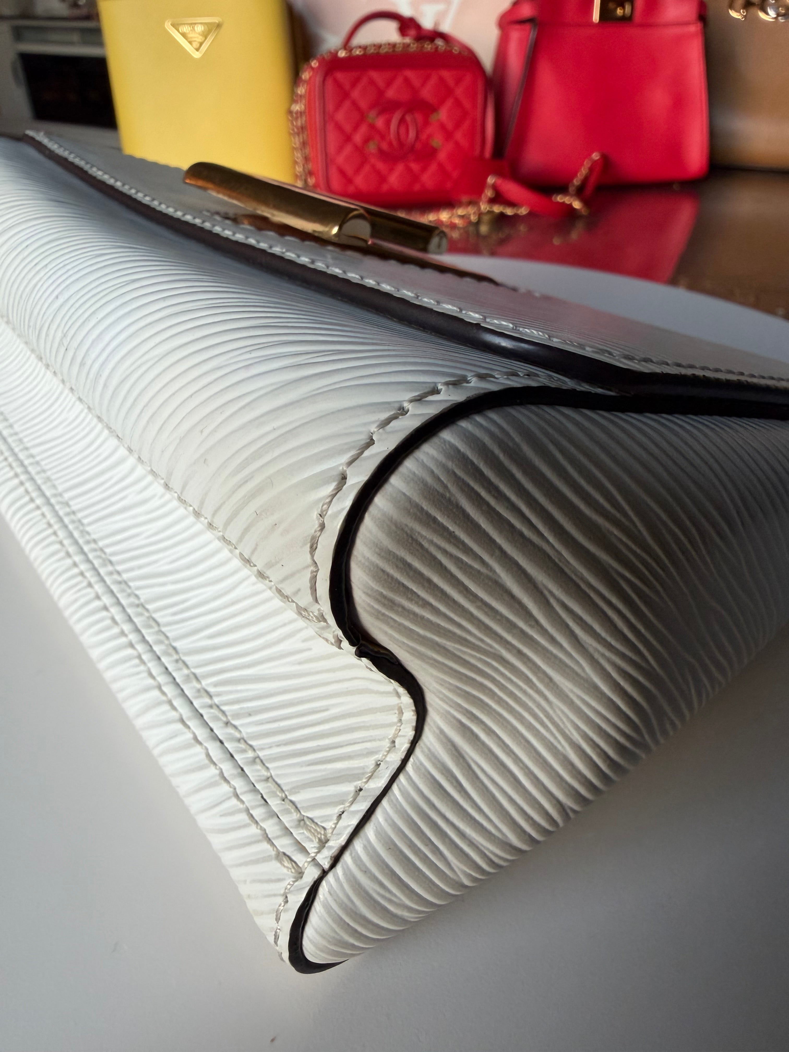 Louis Vuitton Twist Top Handle , Canvas Strap
