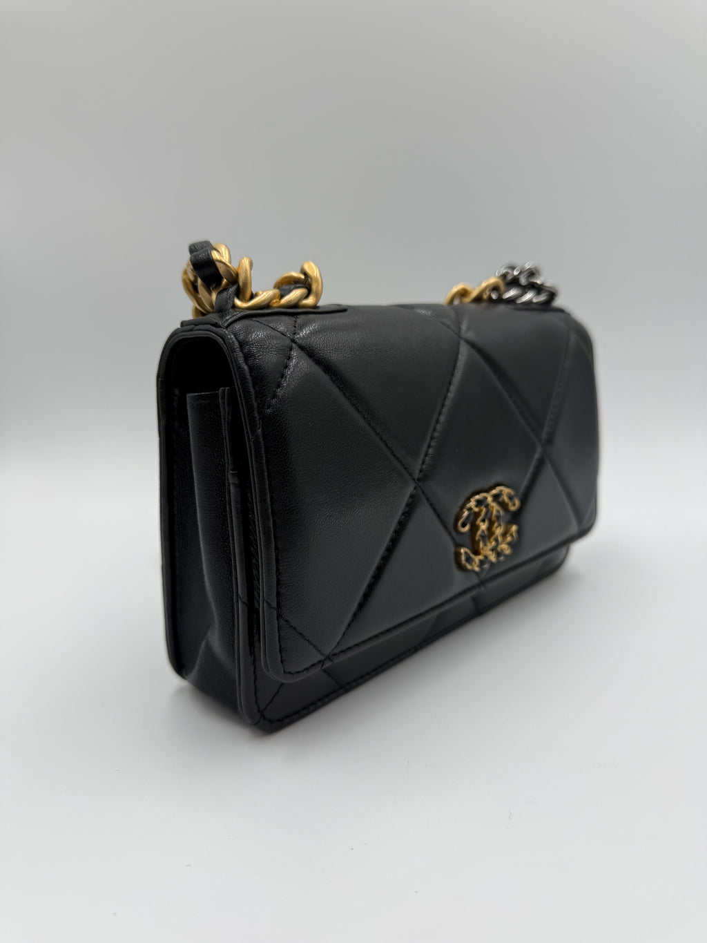 Chanel 19 WOC
