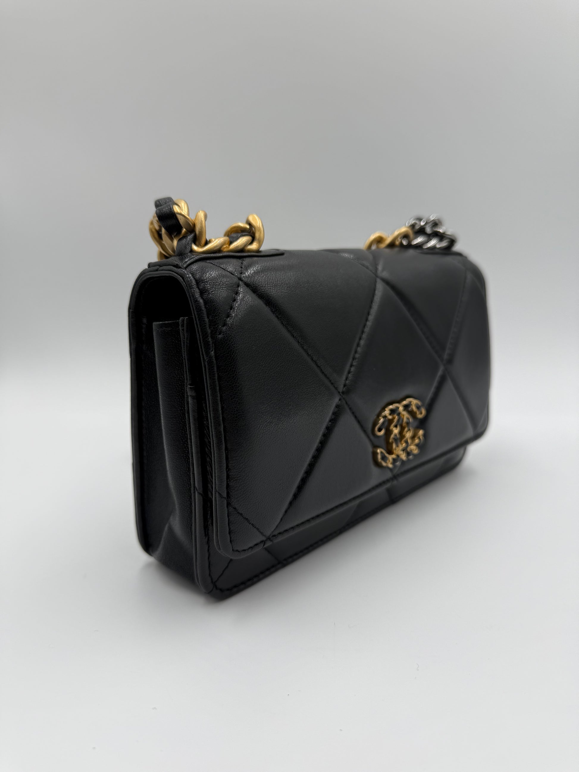 Chanel 19 WOC