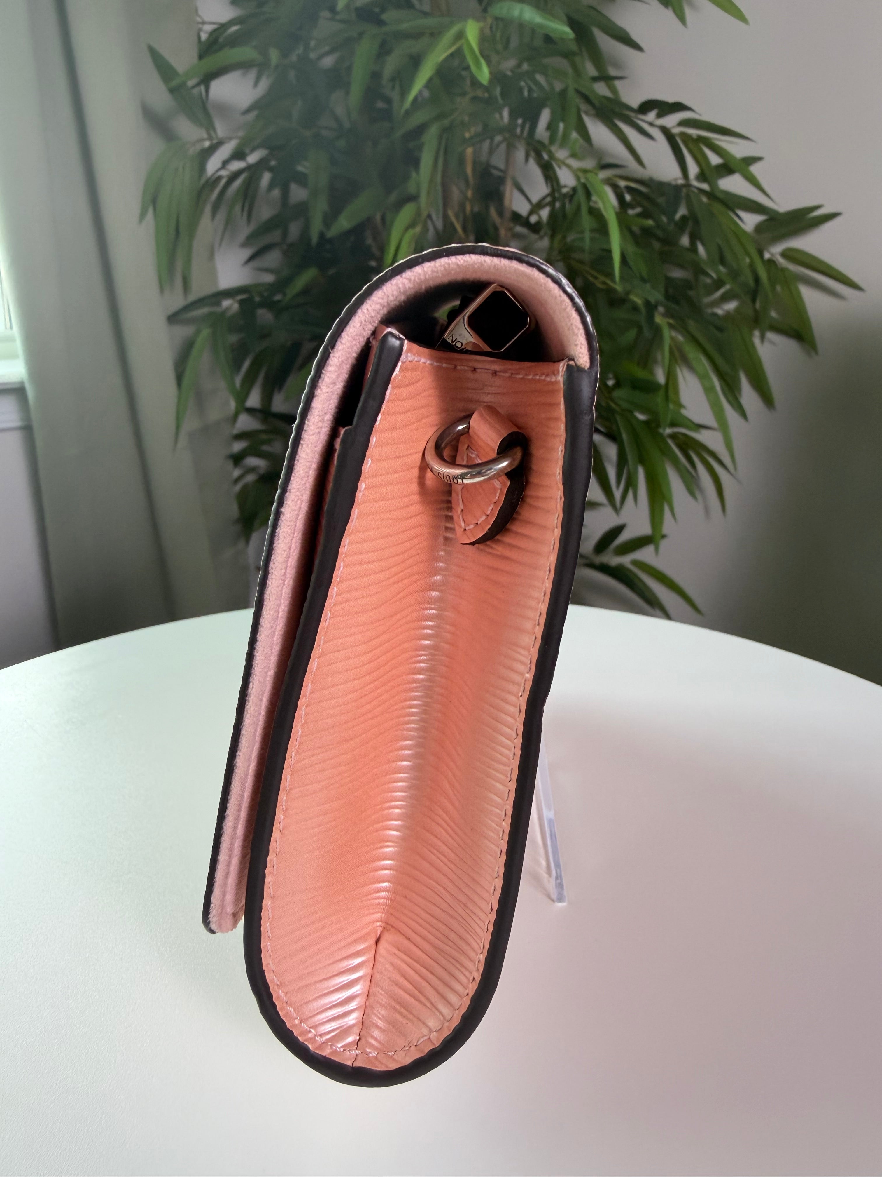 Louis Vuitton Clutch/Crossbody