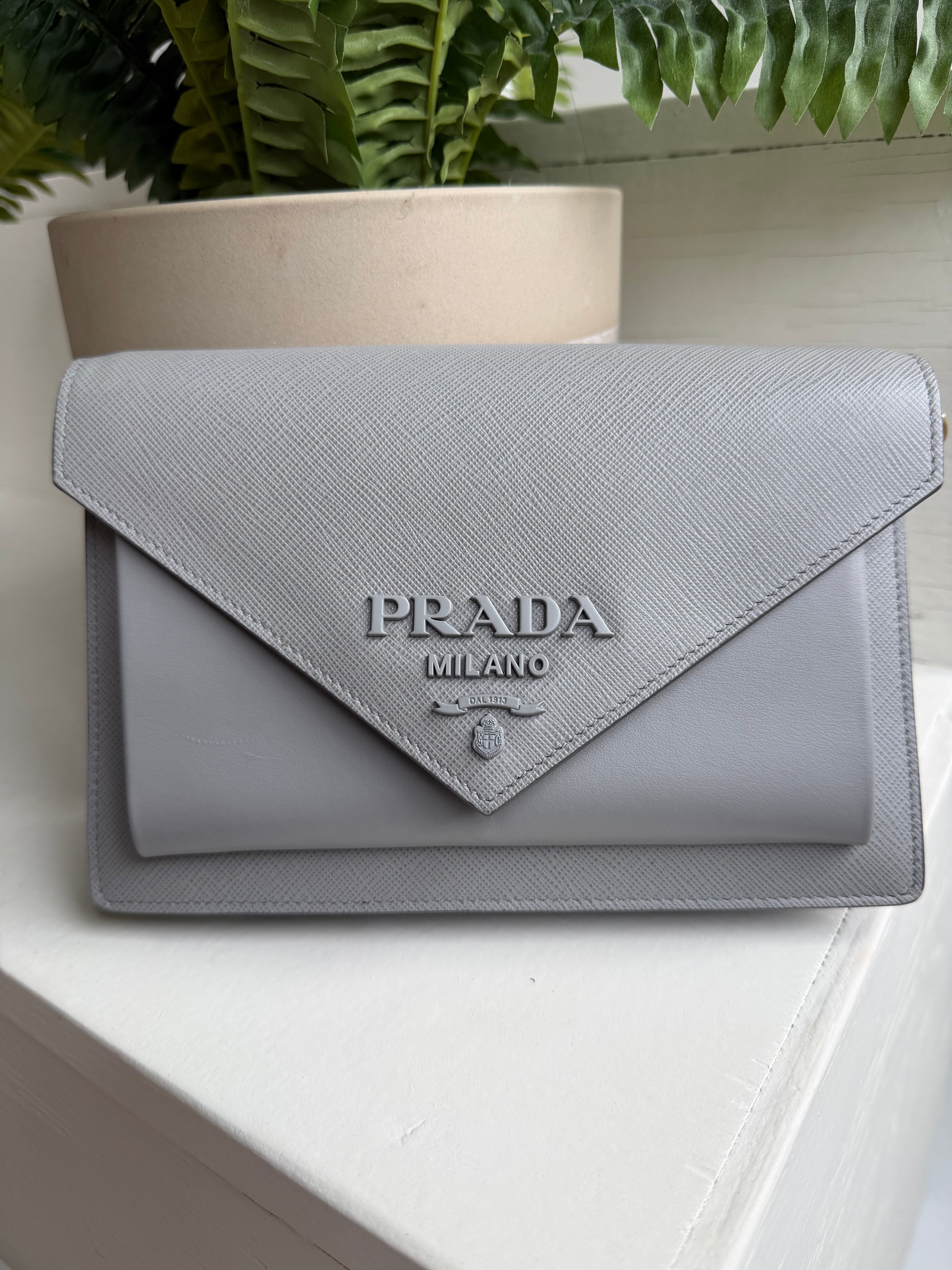 Prada Wallet on Chain