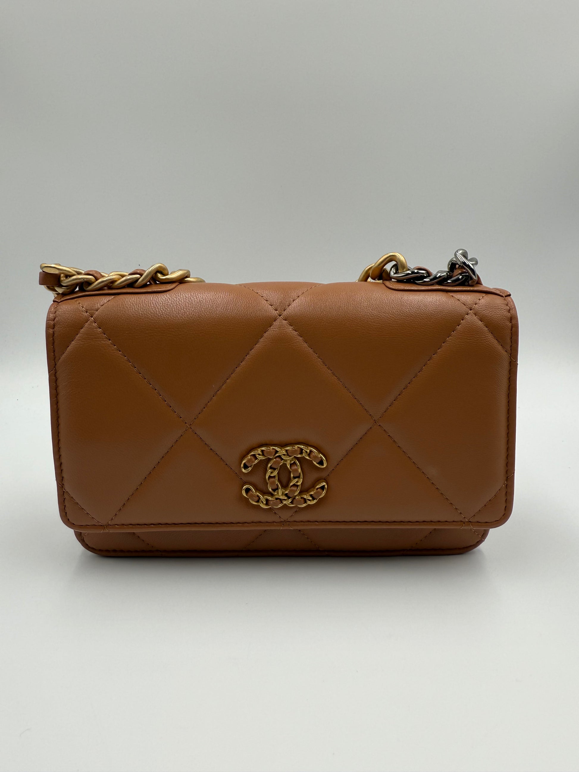 Chanel 19 WOC