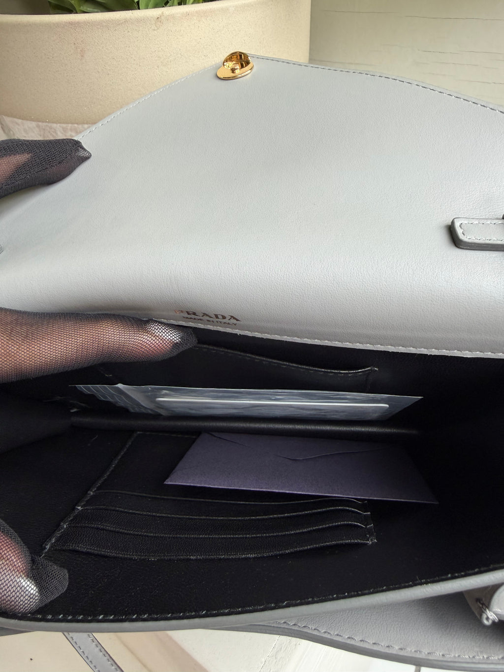 Prada Wallet on Chain
