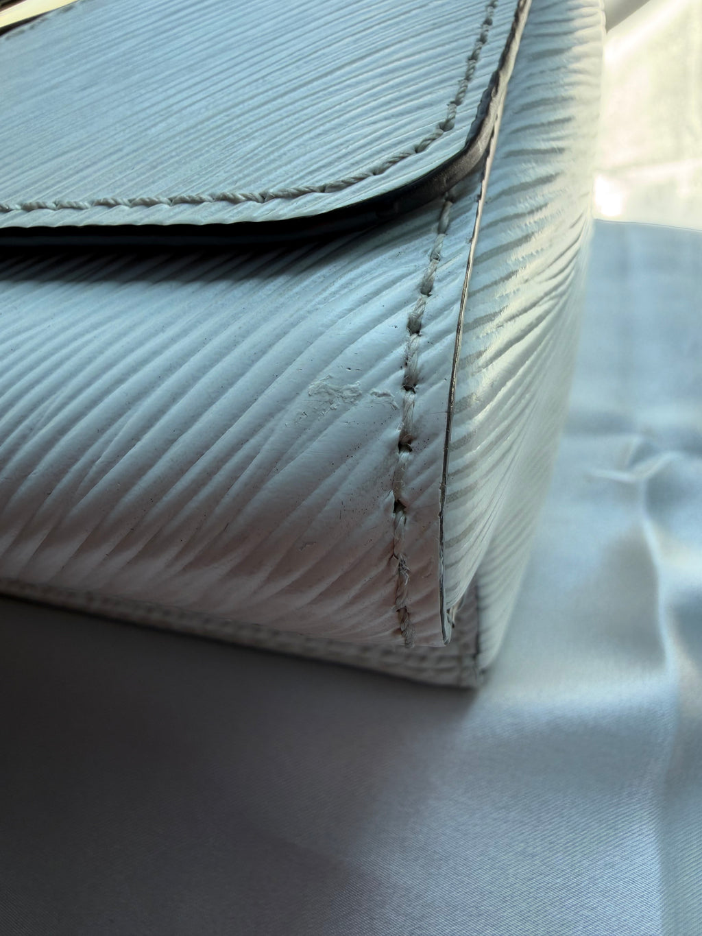 Louis Vuitton Epi Twist