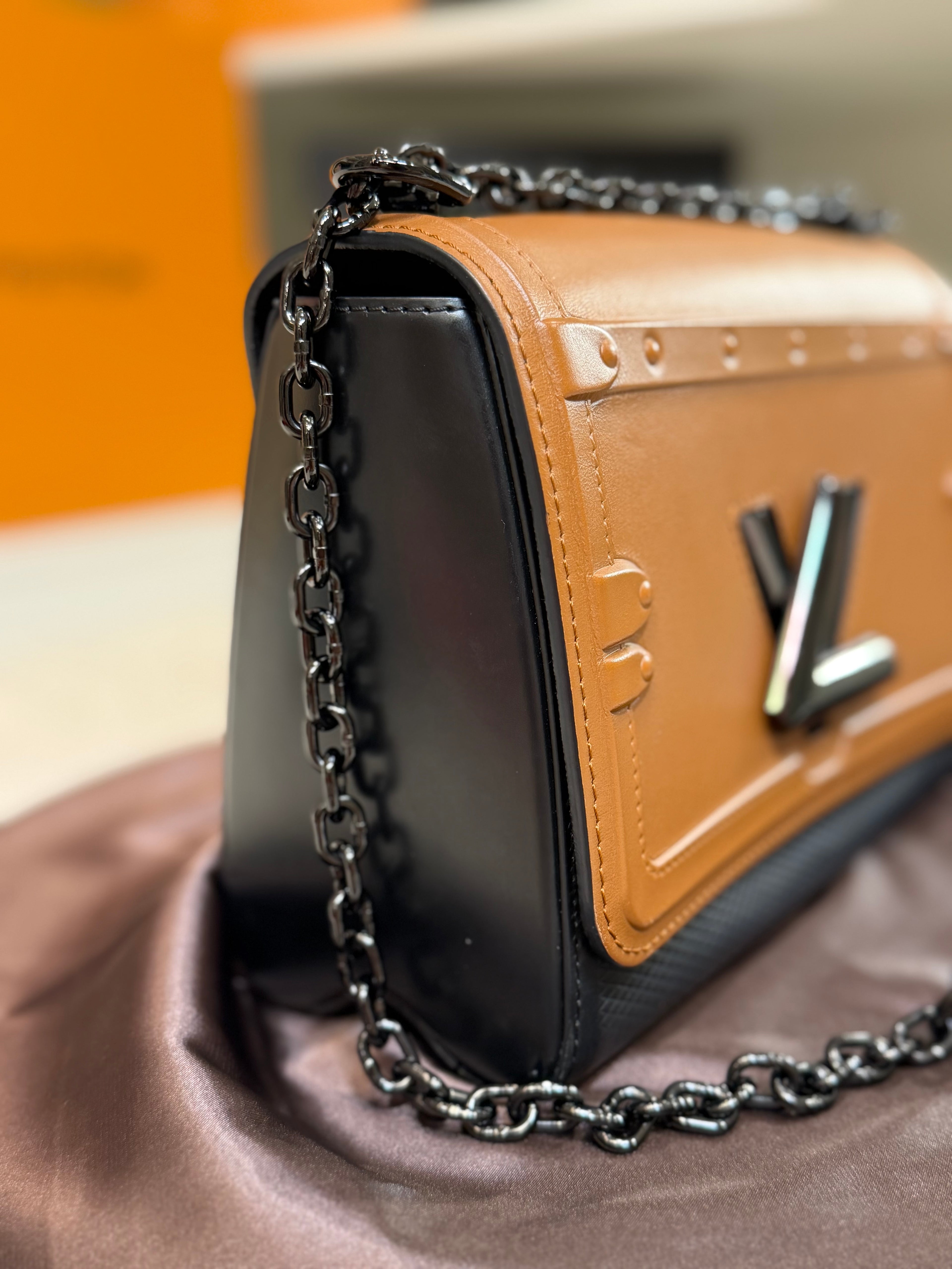Louis Vuitton MM Twist