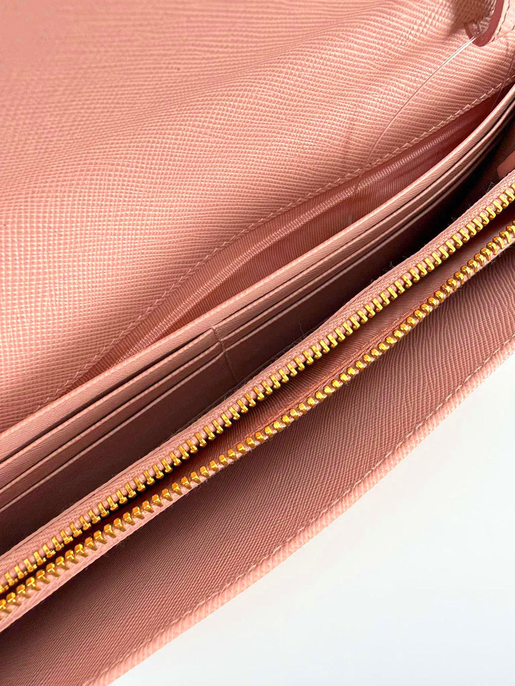 Prada Wallet On Chain