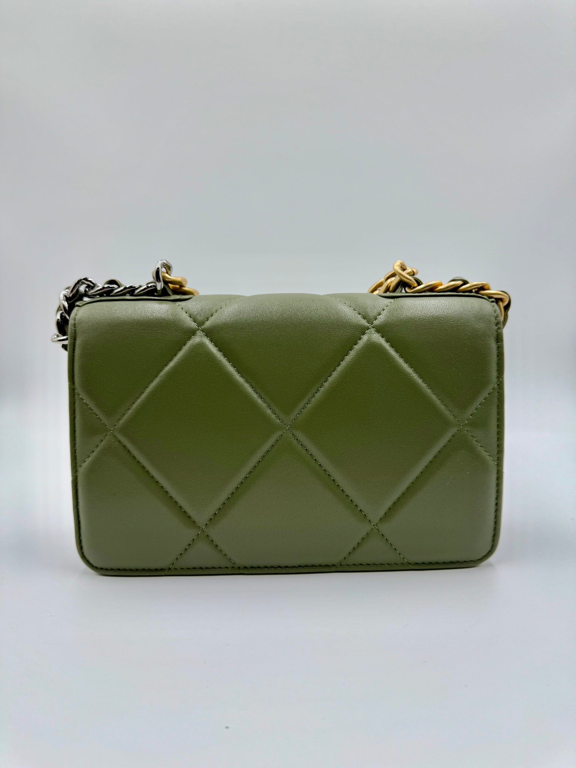 Chanel 19 WOC