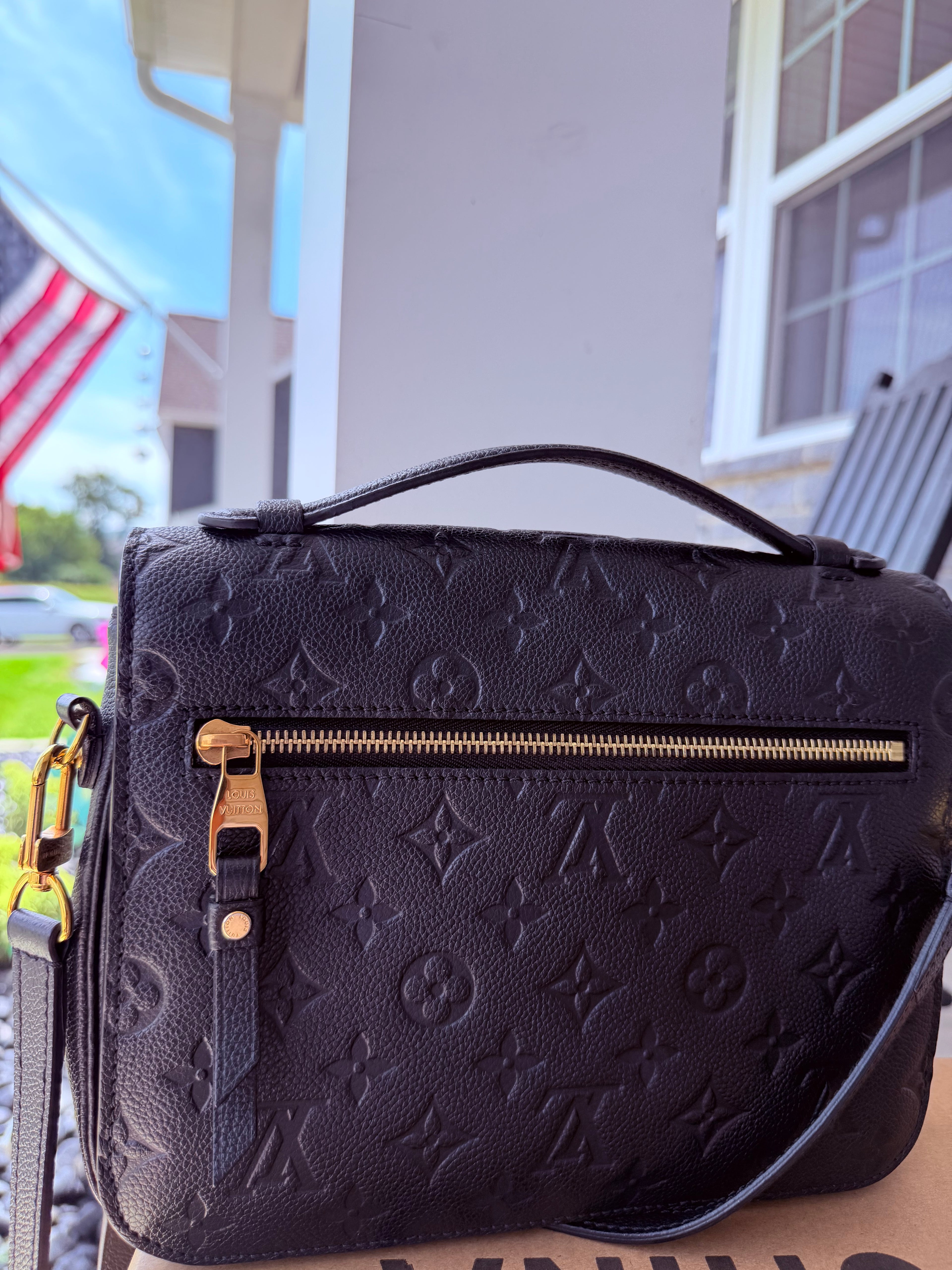 Louis Vuitton Métis Black