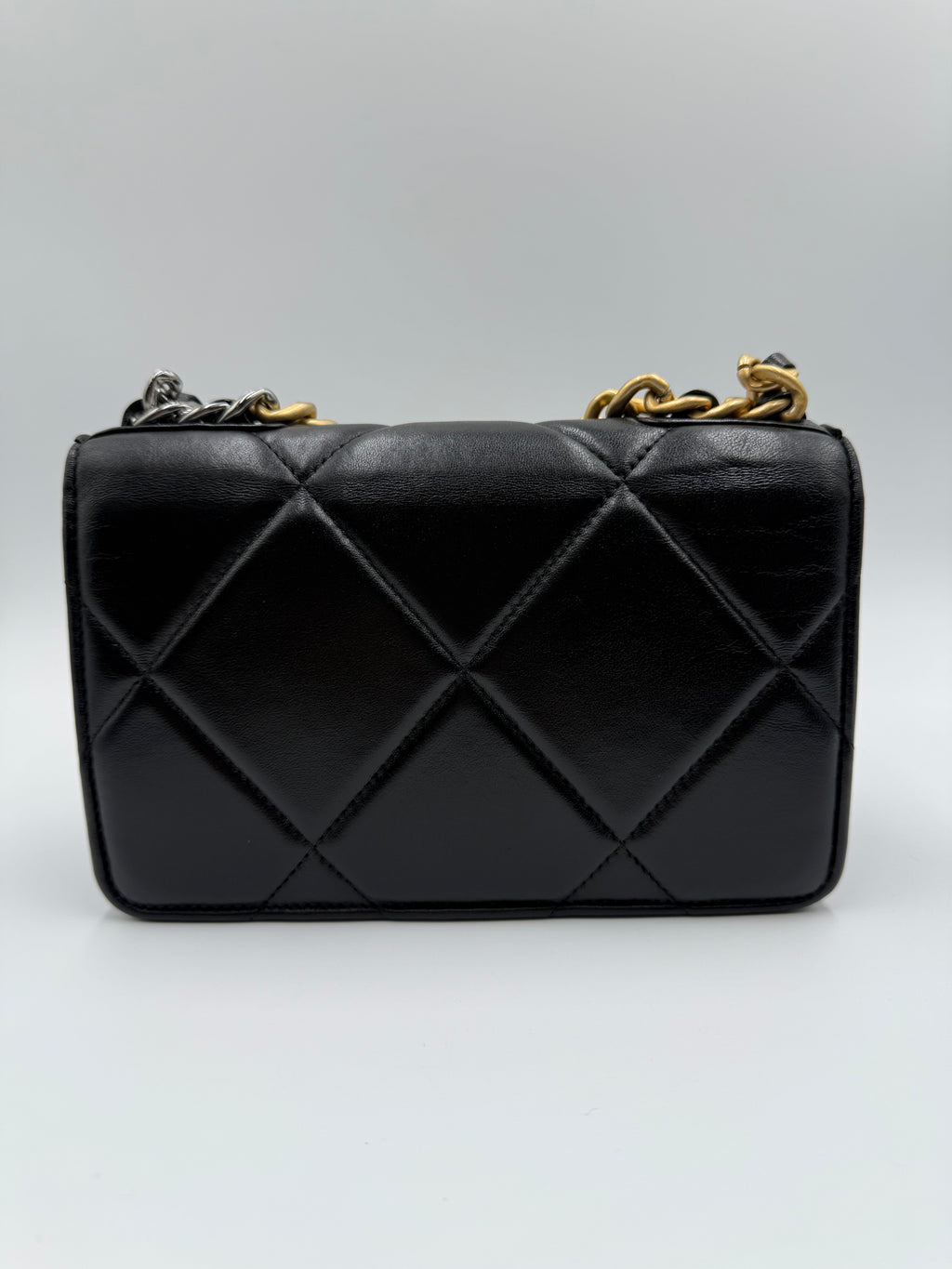 Chanel 19 WOC