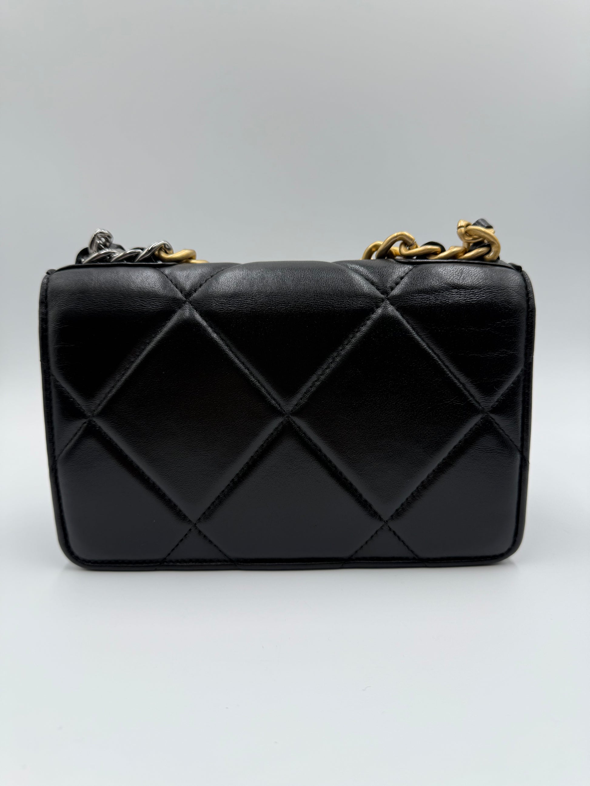 Chanel 19 WOC