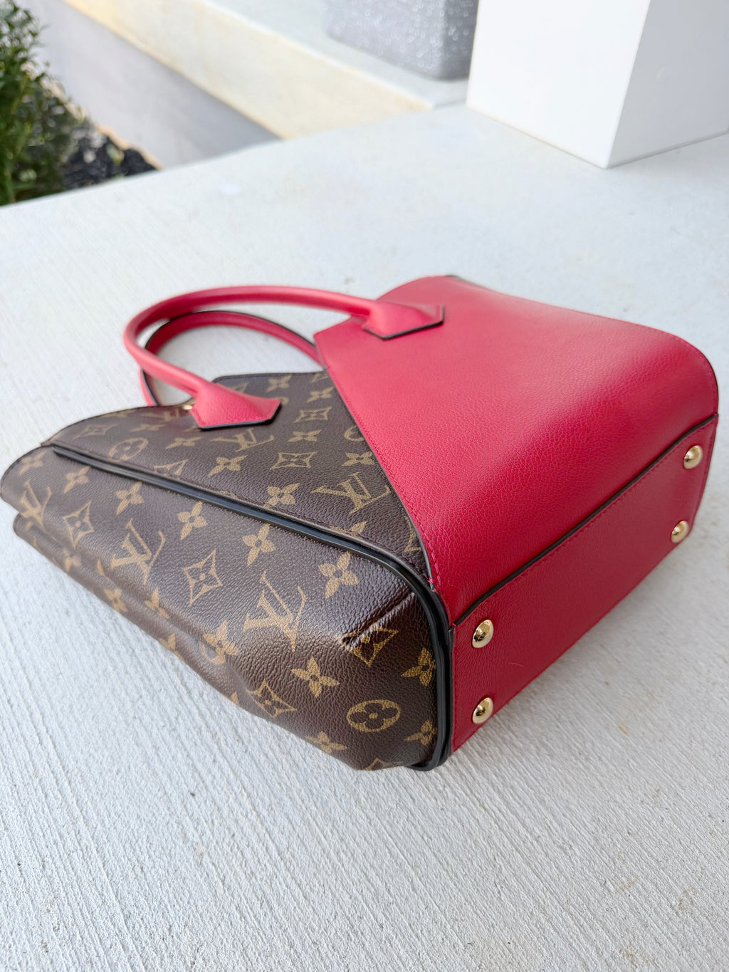 Louis Vuitton V Tote