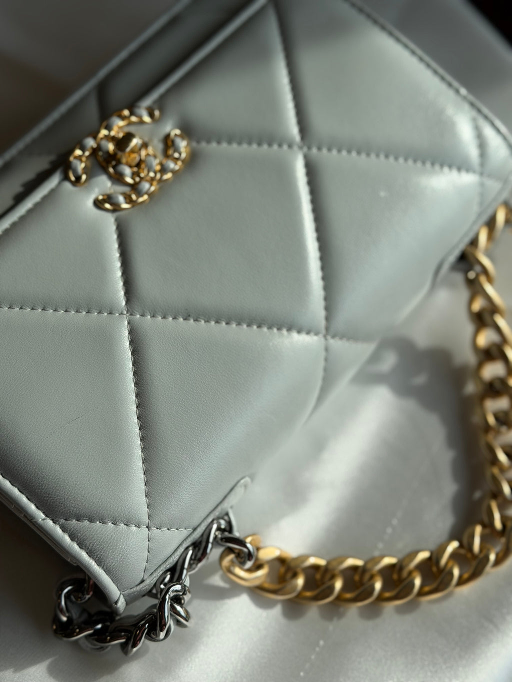 Chanel 19 Wallet on Chain