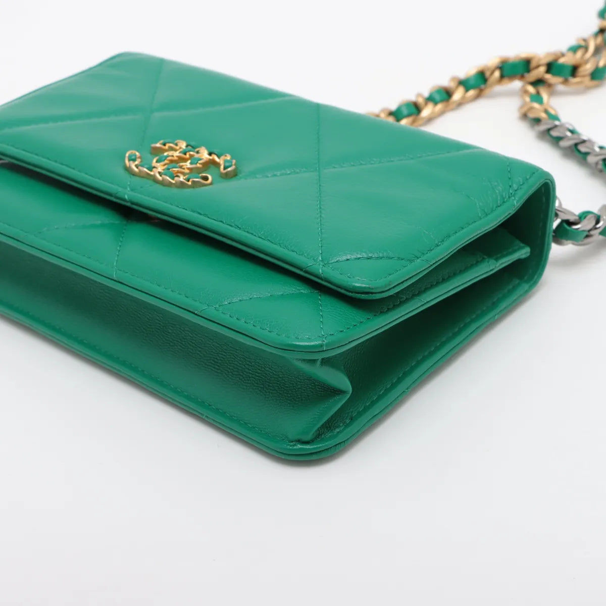 Chanel CHANEL 19 Lambskin Chain Wallet Green