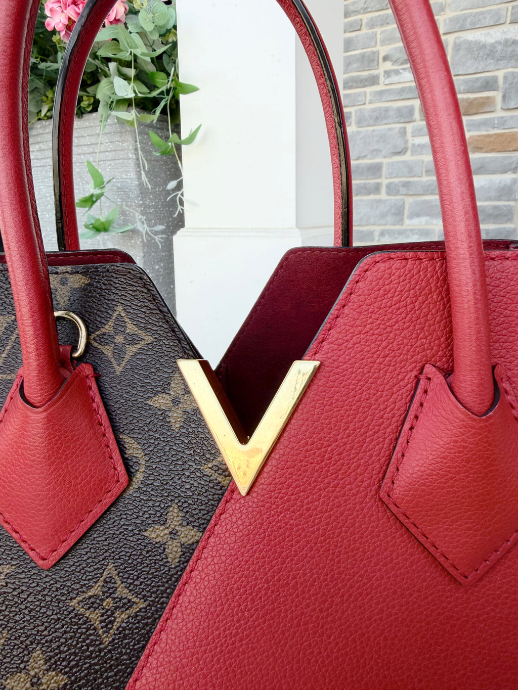 Louis Vuitton V Tote