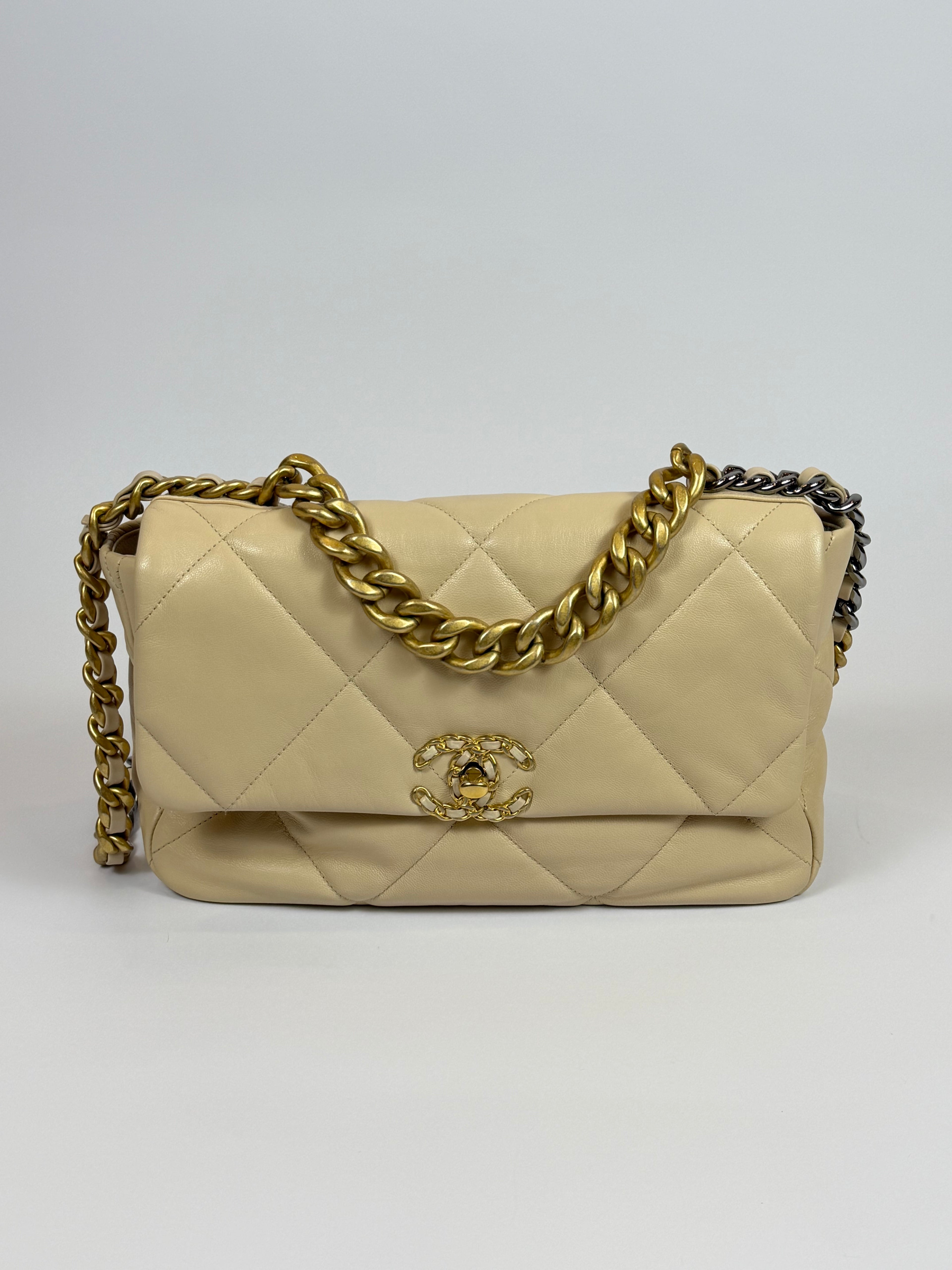 Chanel Medium 19