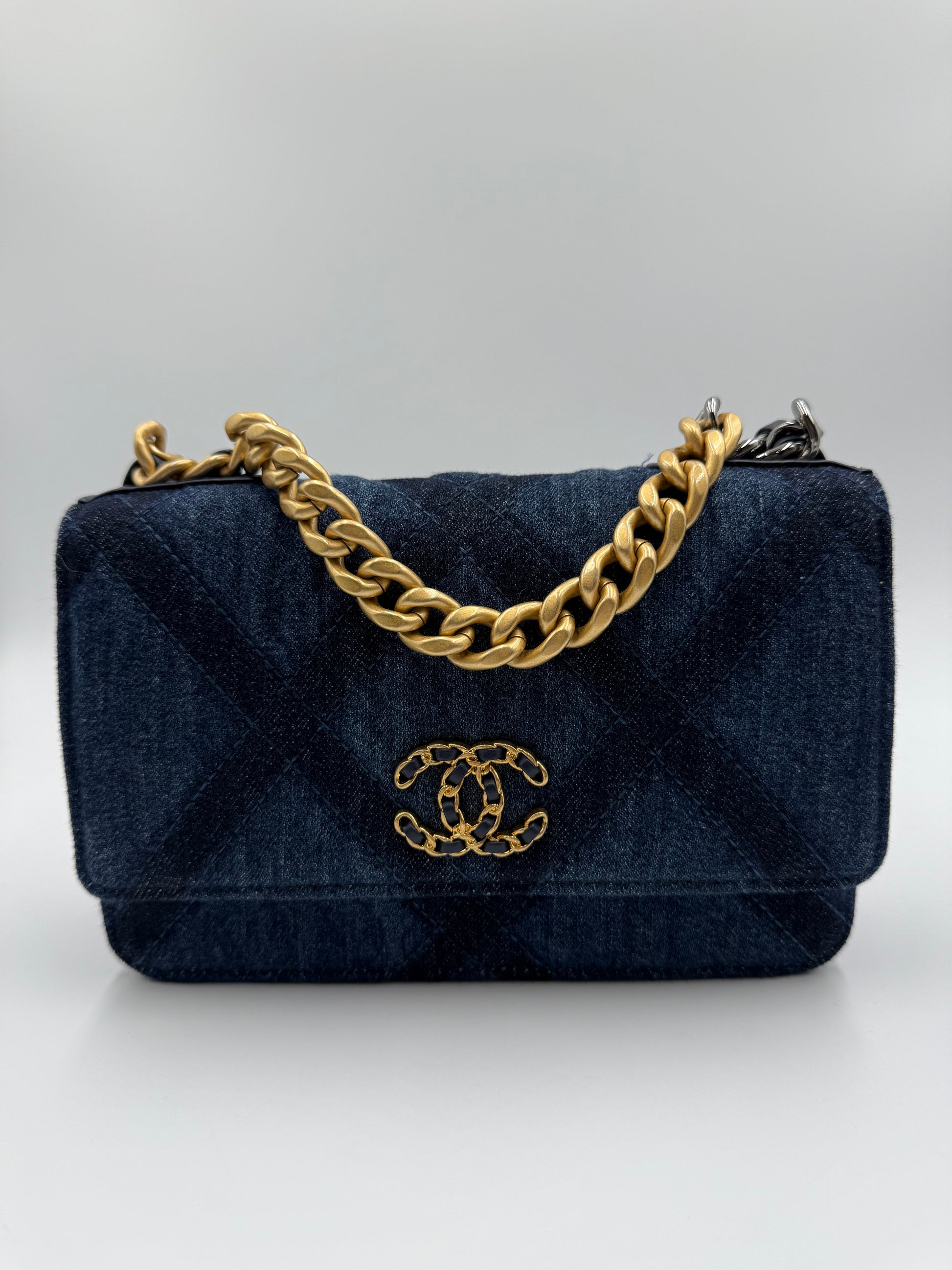 Chanel 19 WOC