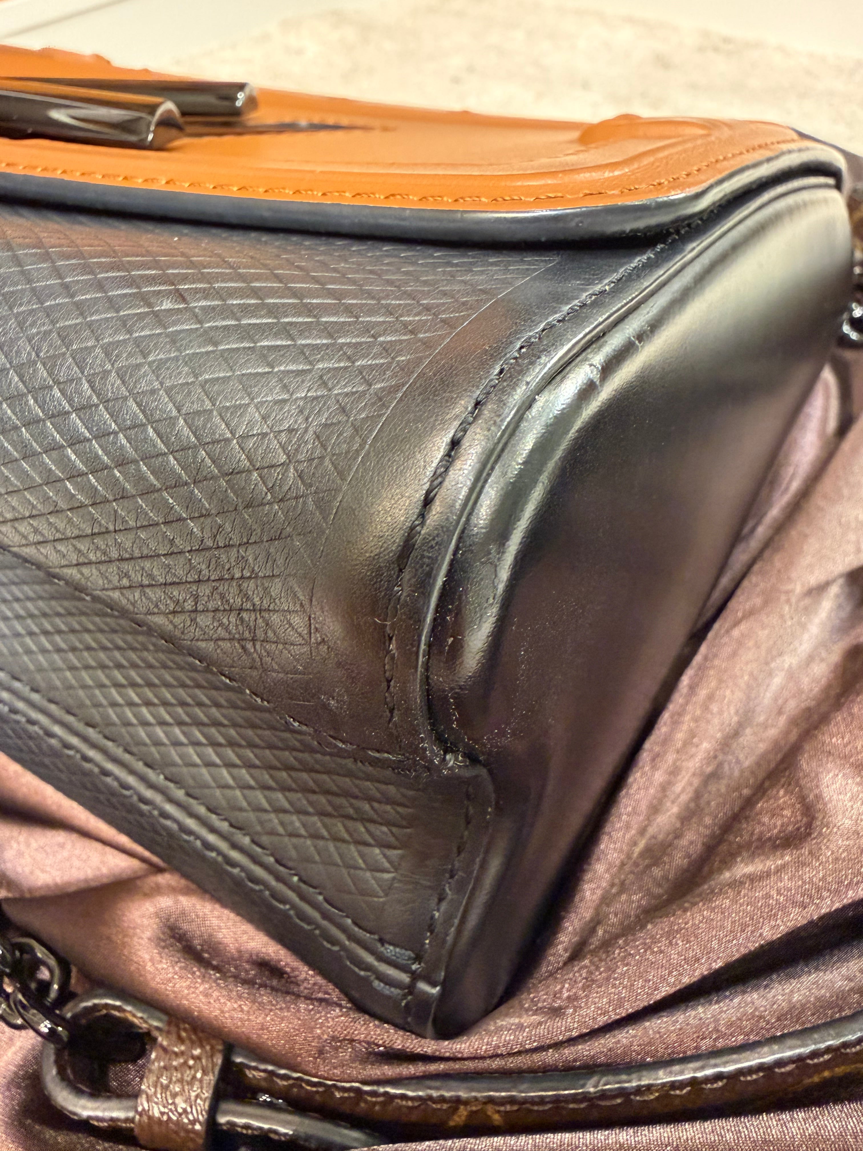 Louis Vuitton MM Twist