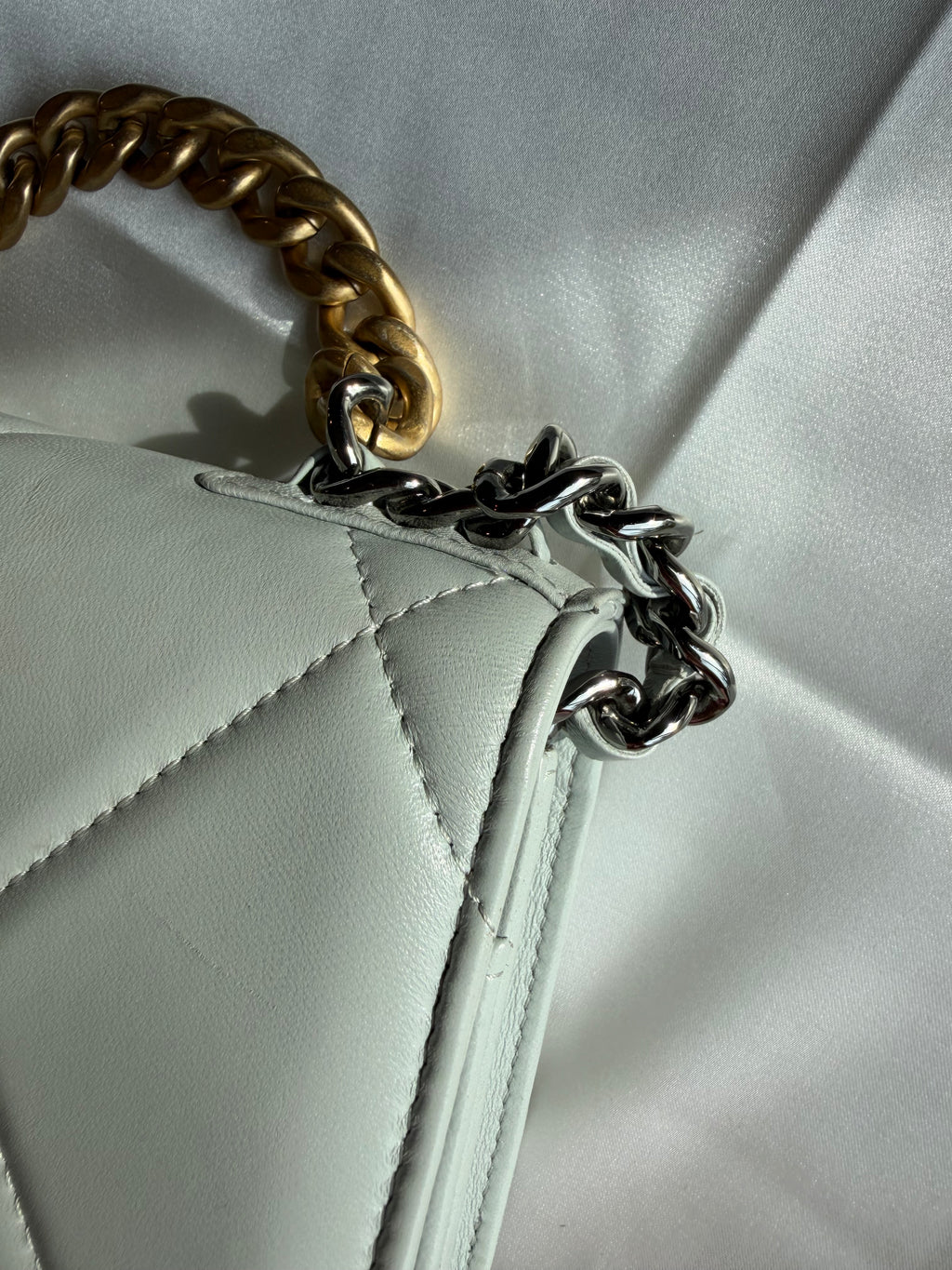 Chanel 19 Wallet on Chain