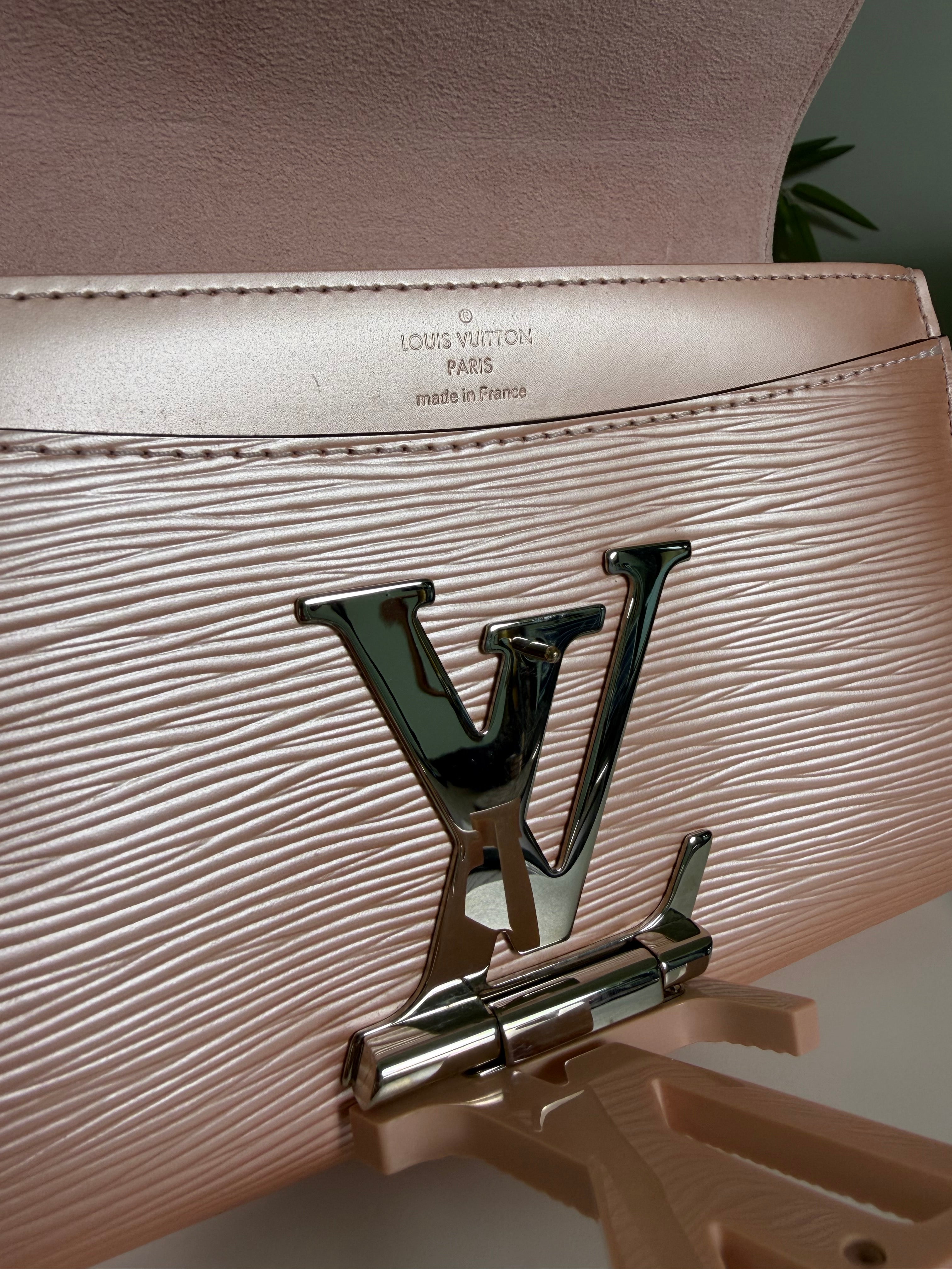 Louis Vuitton Clutch/Crossbody