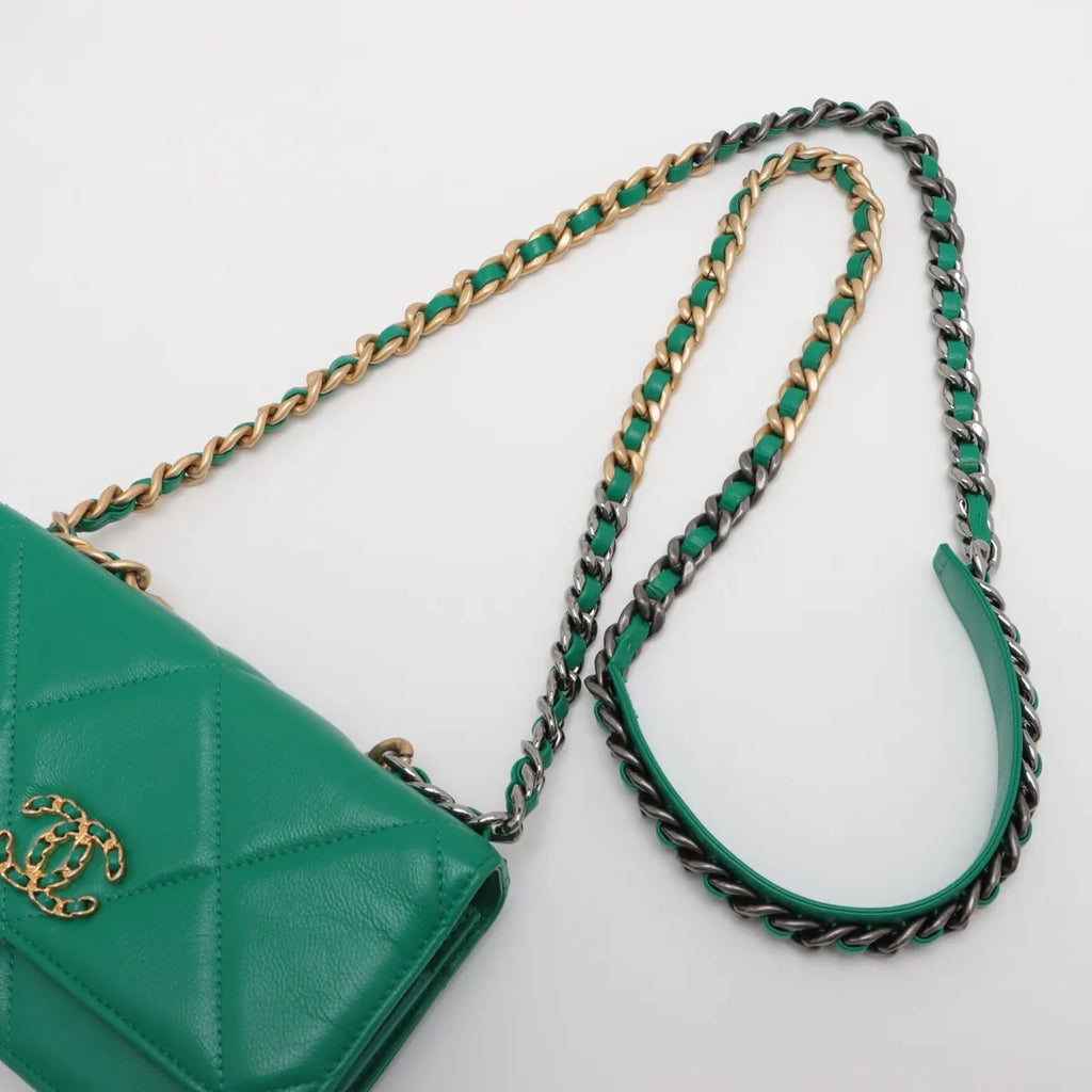 Chanel CHANEL 19 Lambskin Chain Wallet Green