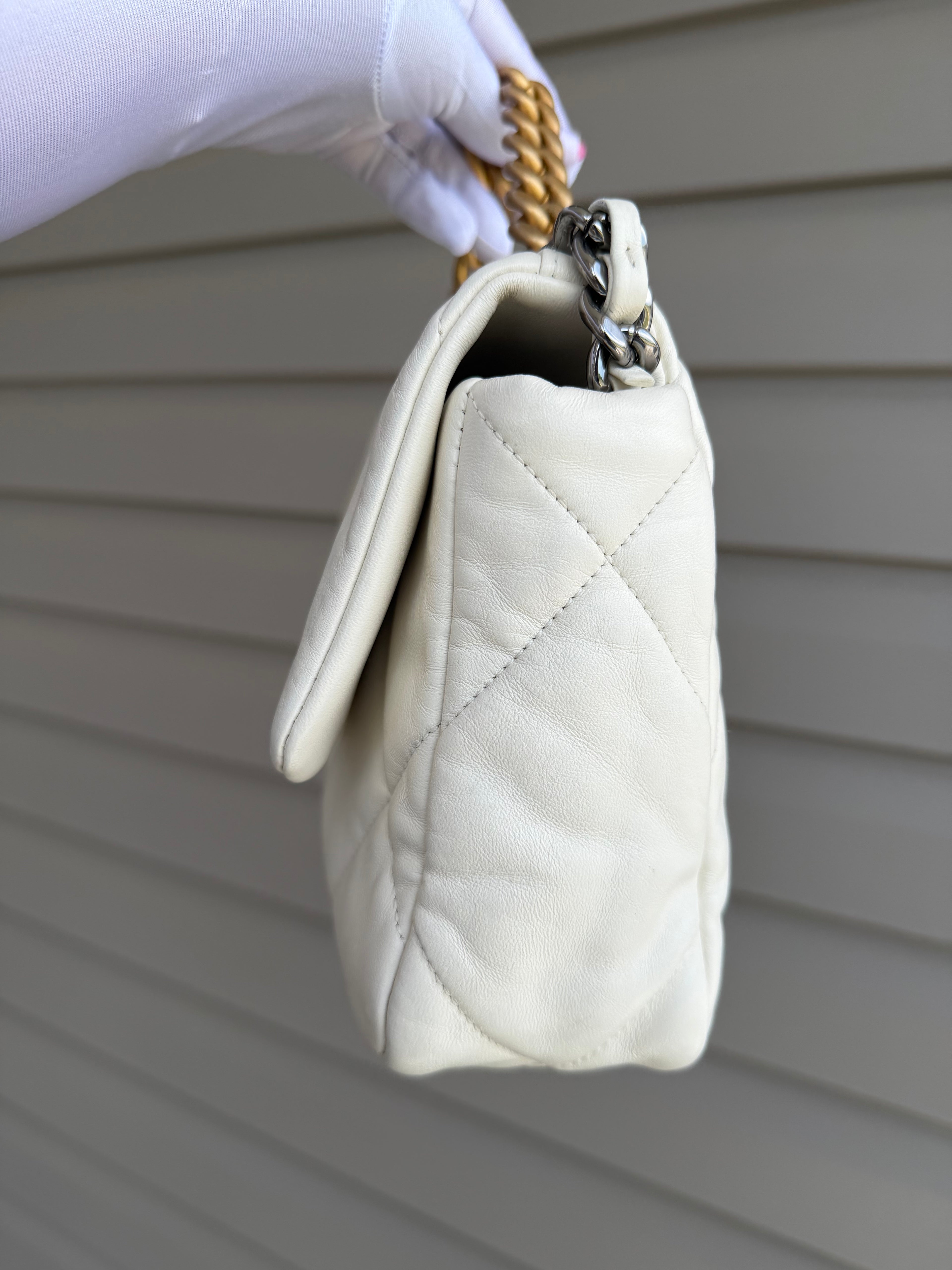Chanel 19 White