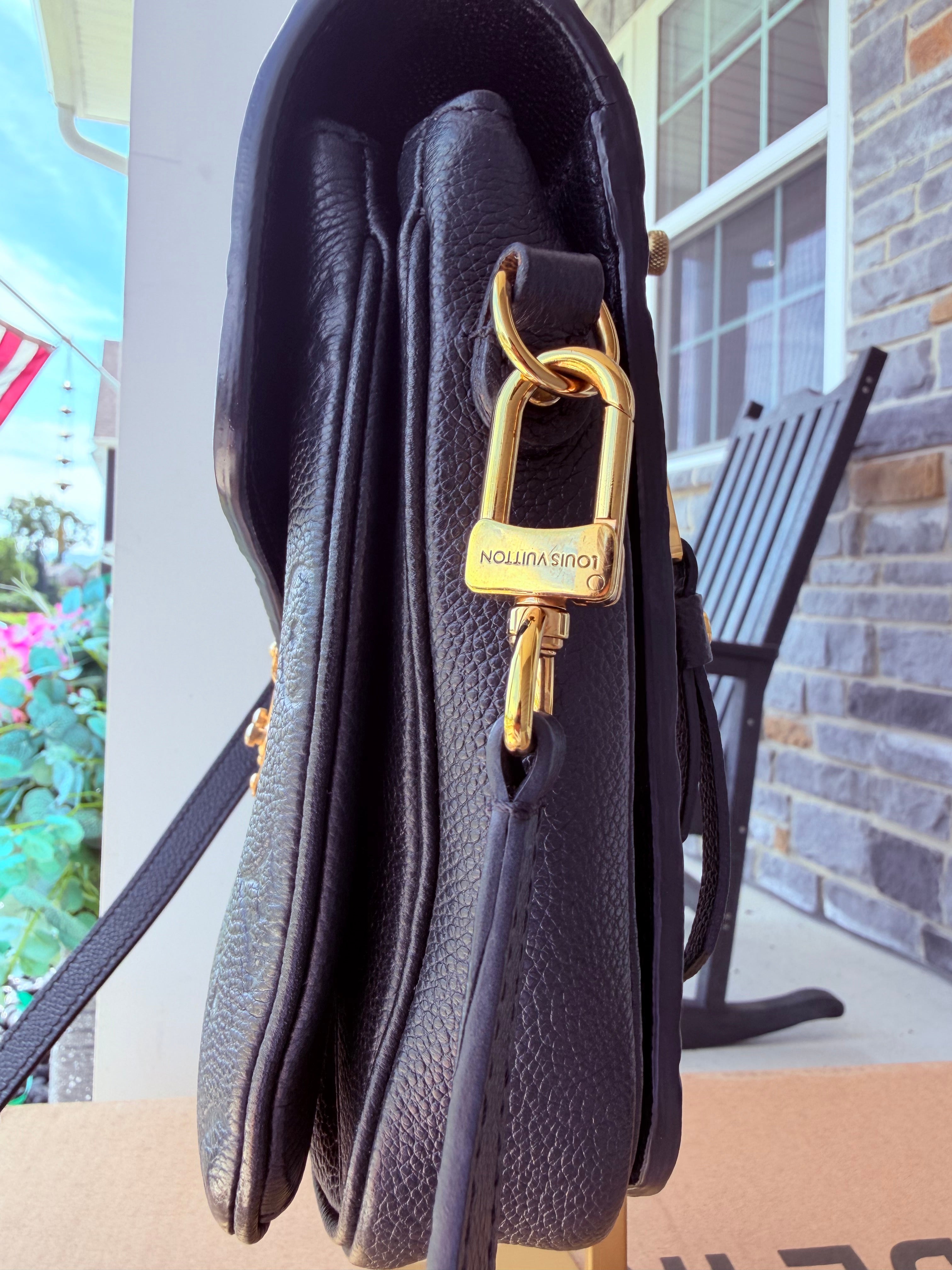Louis Vuitton Métis Black