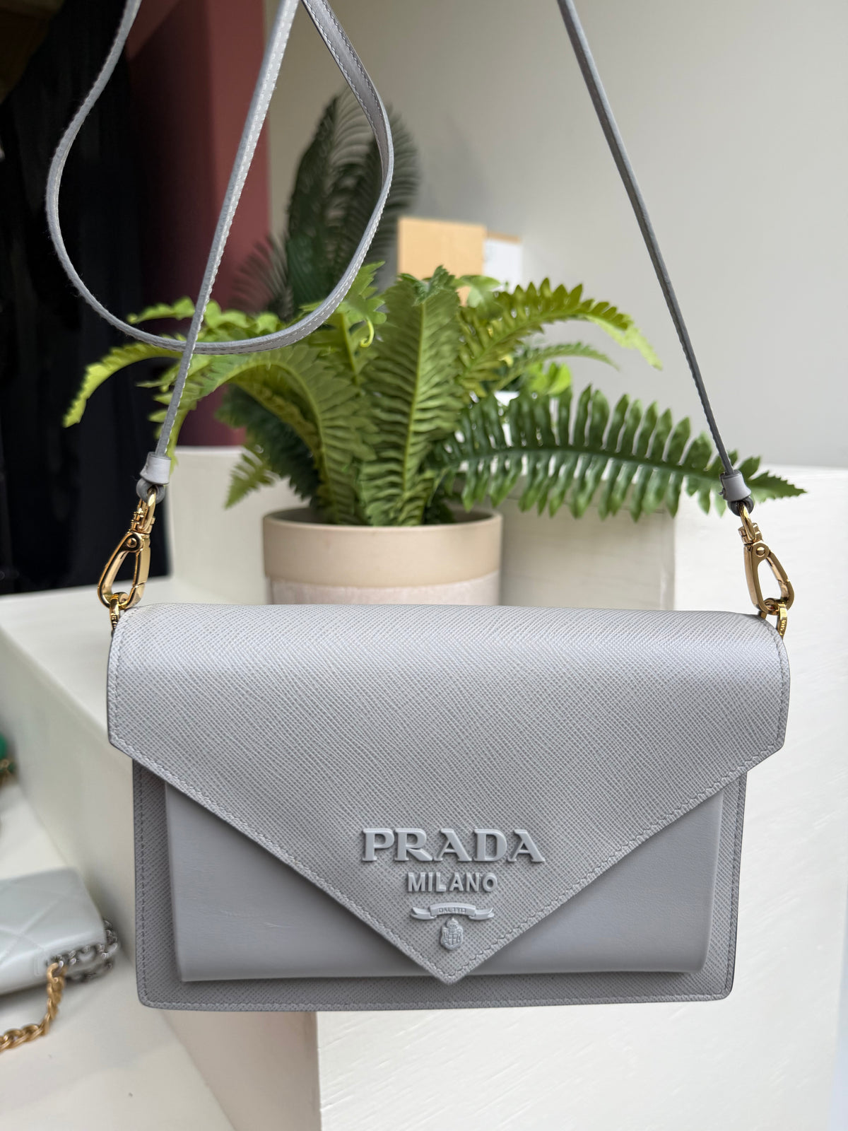 Prada Wallet on Chain