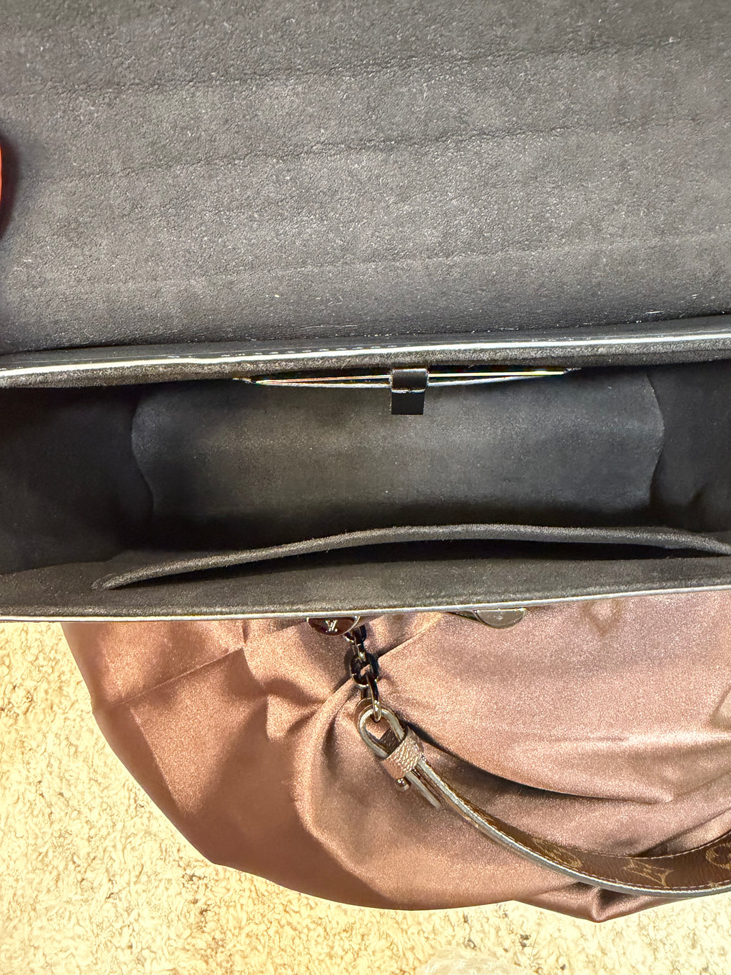 Louis Vuitton MM Twist