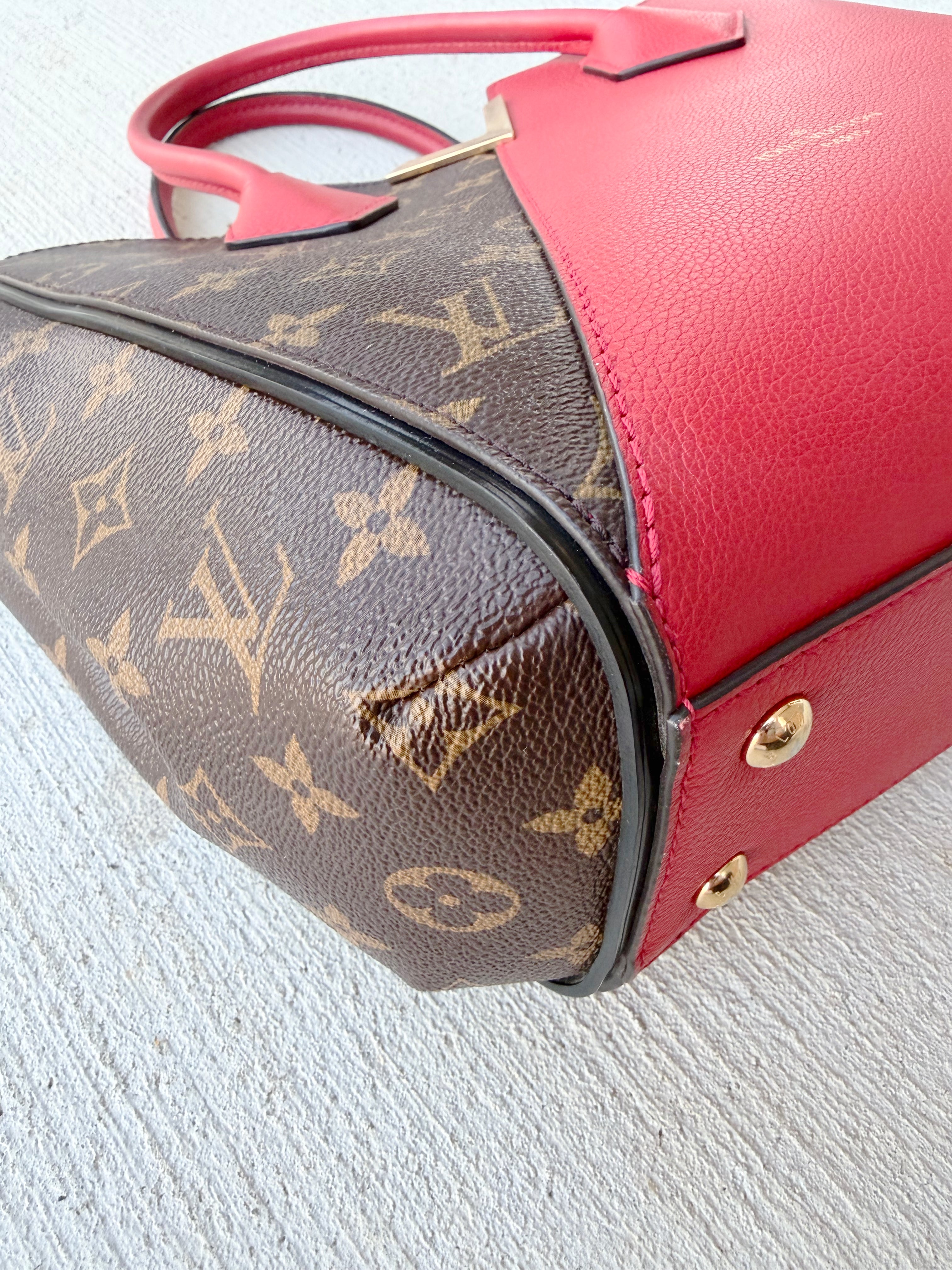 Louis Vuitton V Tote