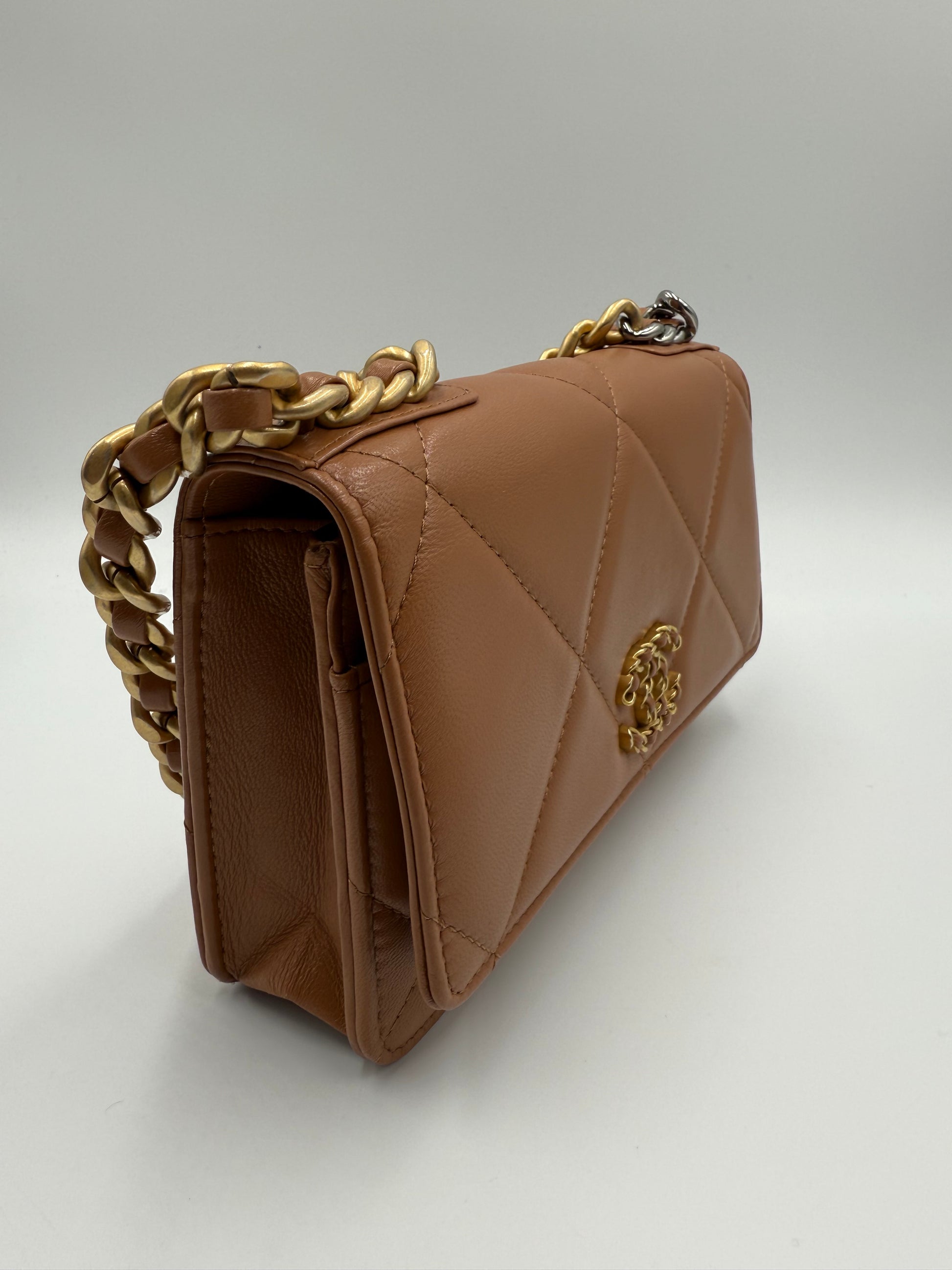 Chanel 19 WOC