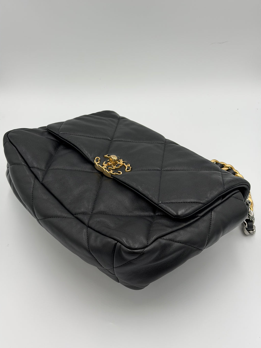 Chanel 19 Black Medium