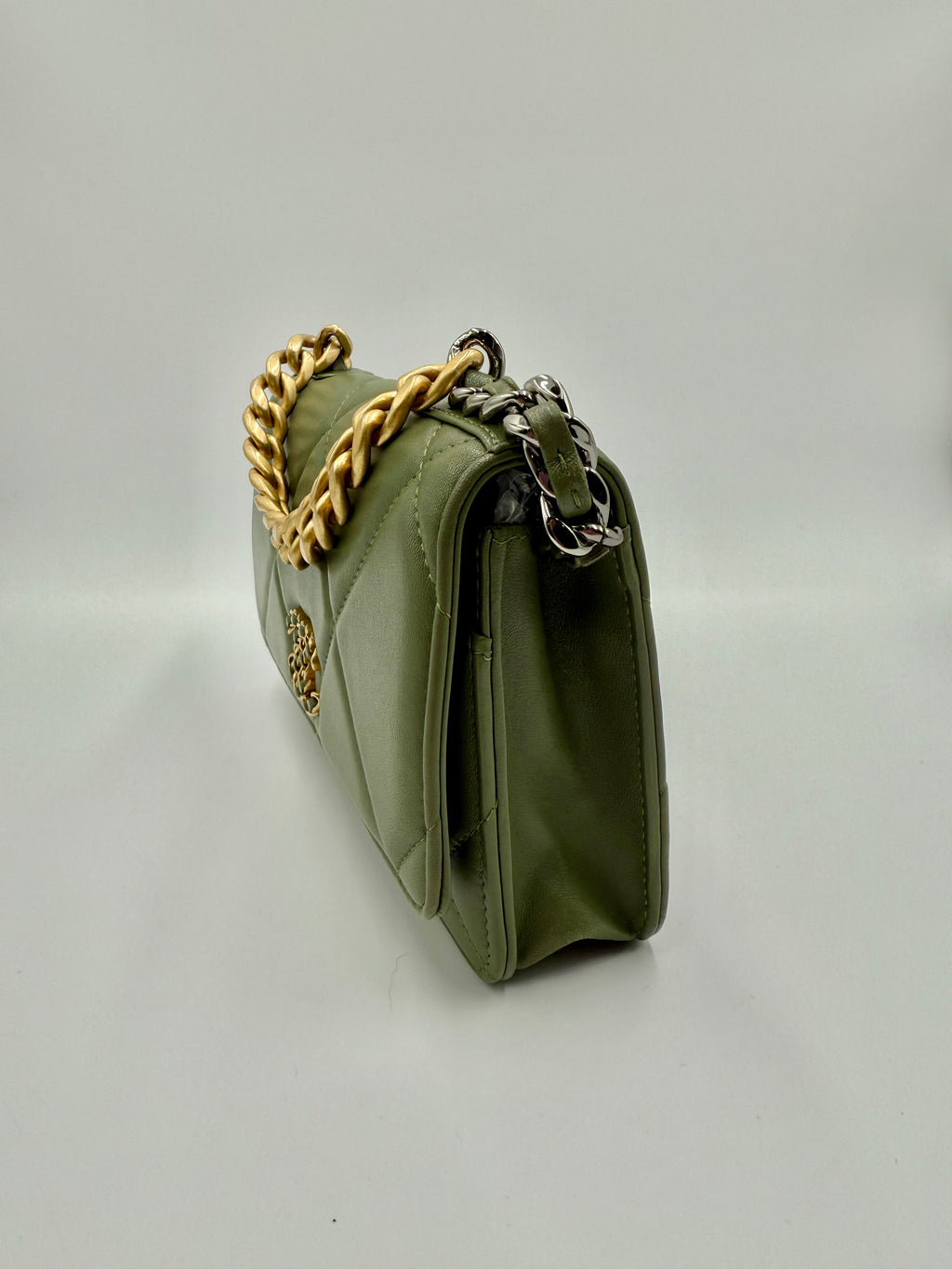 Chanel 19 WOC