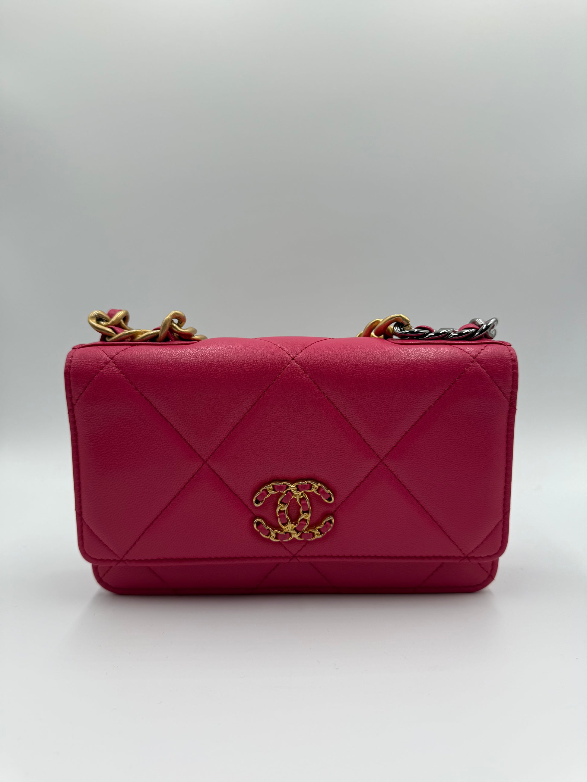 Chanel 19 WOC