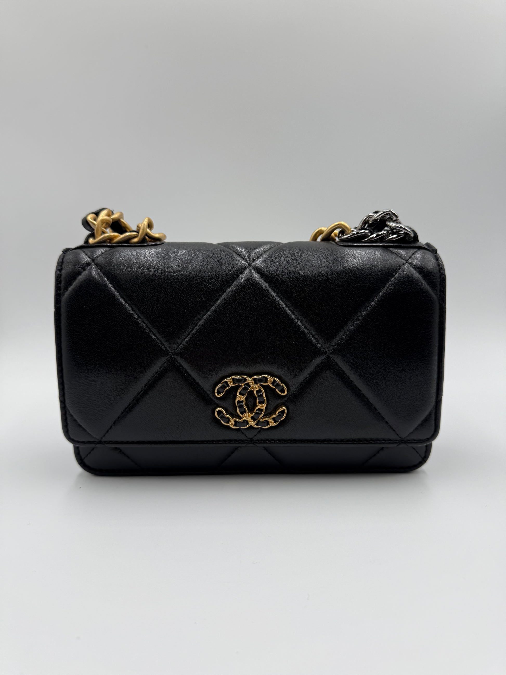 Chanel 19 WOC