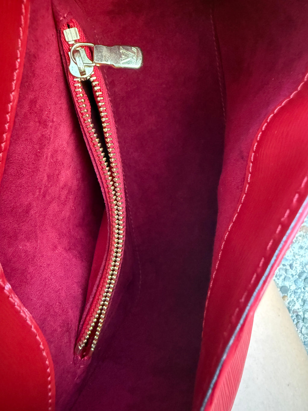 Louis Vuitton epi shoulder bag