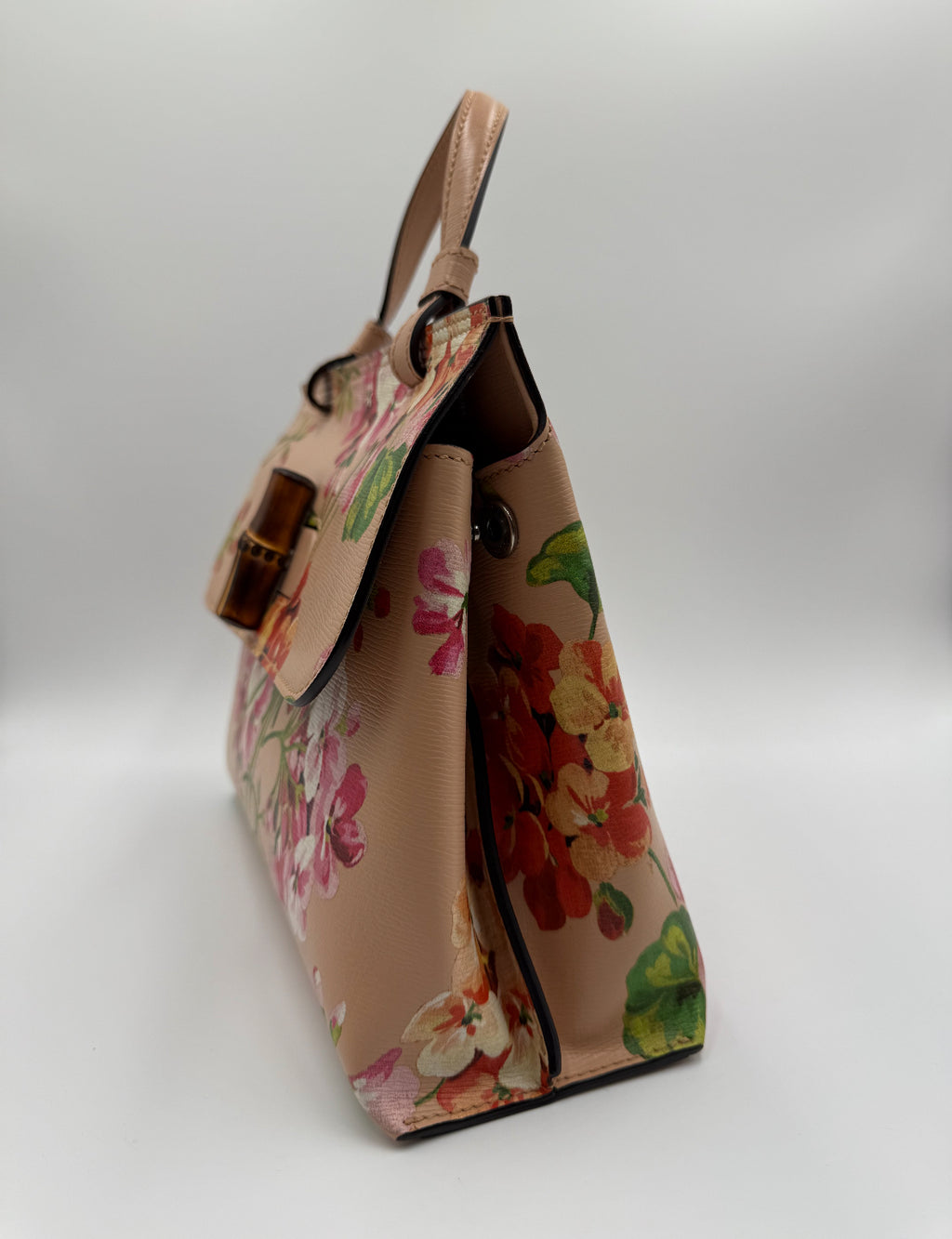 Gucci handbag with a floral pattern