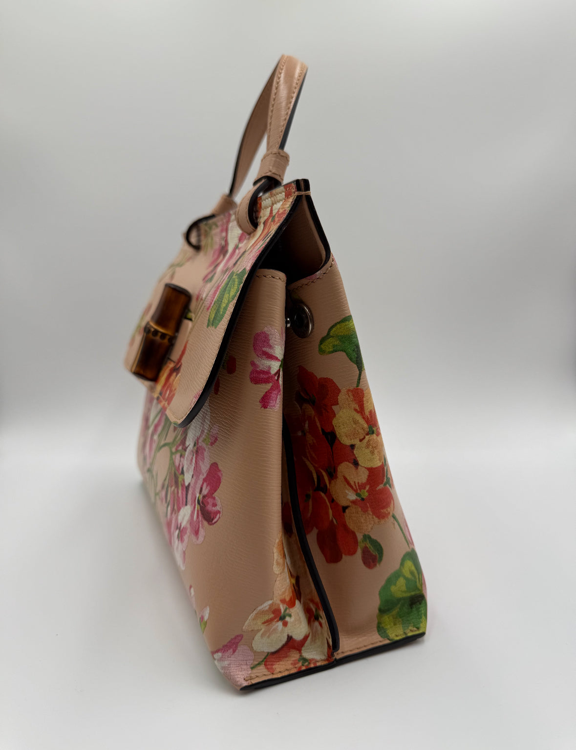 Gucci handbag with a floral pattern
